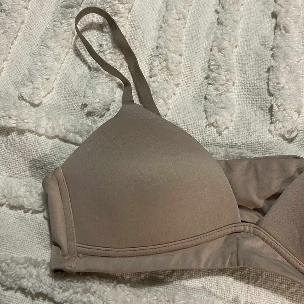 Seamless Tan Bra 36a #2513 - Picture 2 of 6
